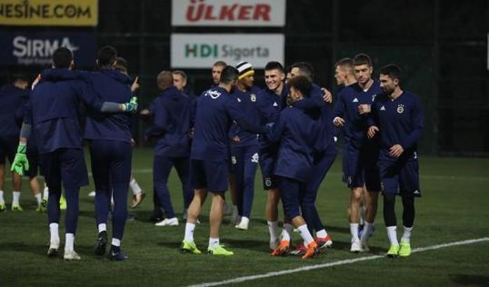 Fenerbahçe, Ersun Yanalla ilk antrenmanına çıktı