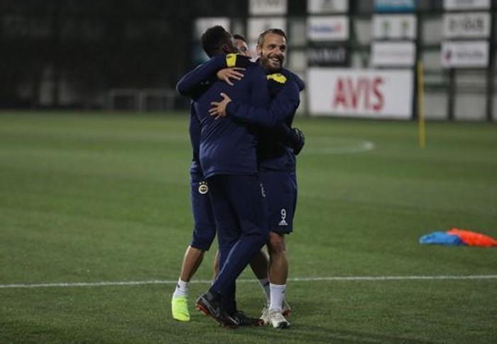 Fenerbahçe, Ersun Yanalla ilk antrenmanına çıktı