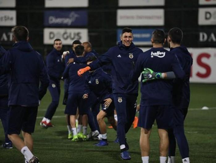 Fenerbahçe, Ersun Yanalla ilk antrenmanına çıktı