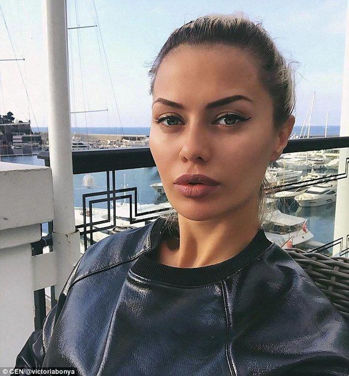 Marouane Fellaini Rus Playboy Victoria Bonya ile görüntülendi