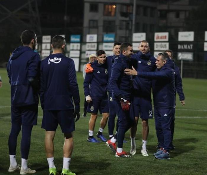 Fenerbahçe, Ersun Yanalla ilk antrenmanına çıktı