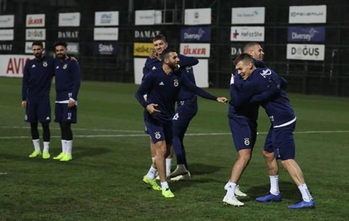 Fenerbahçe, Ersun Yanalla ilk antrenmanına çıktı