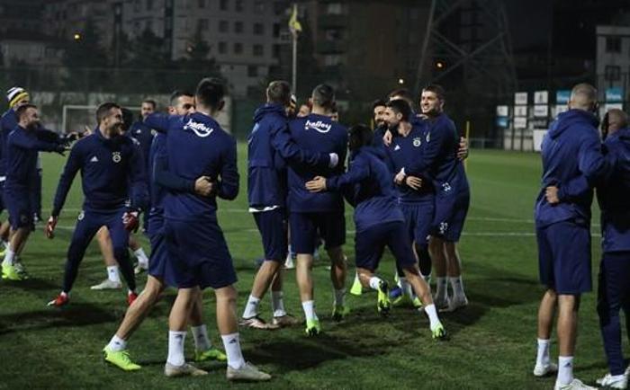 Fenerbahçe, Ersun Yanalla ilk antrenmanına çıktı