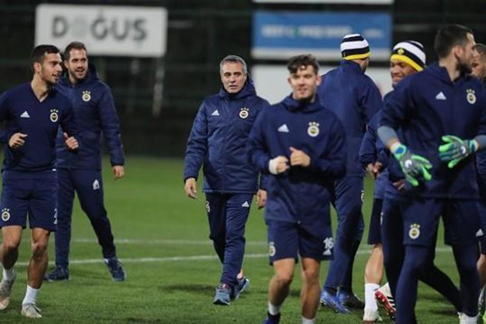 Fenerbahçe, Ersun Yanalla ilk antrenmanına çıktı