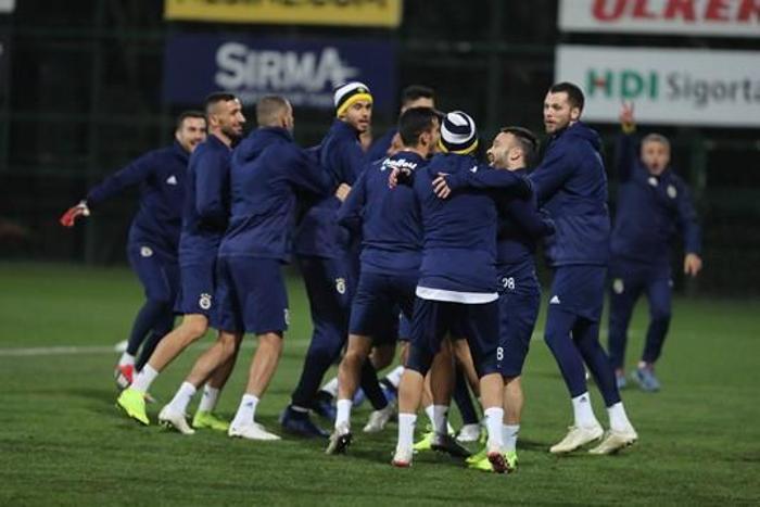 Fenerbahçe, Ersun Yanalla ilk antrenmanına çıktı