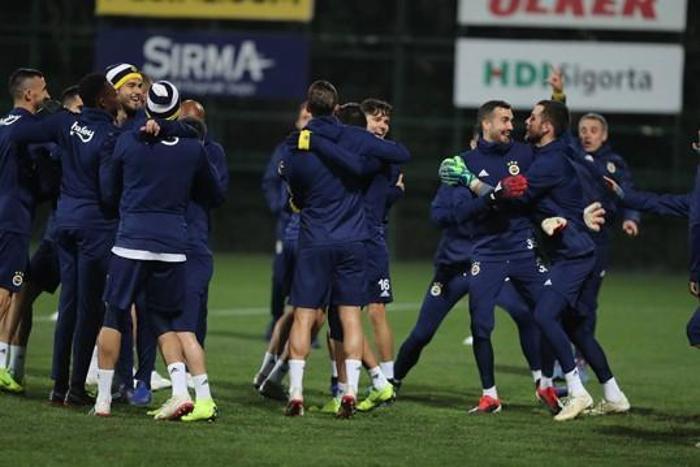 Fenerbahçe, Ersun Yanalla ilk antrenmanına çıktı