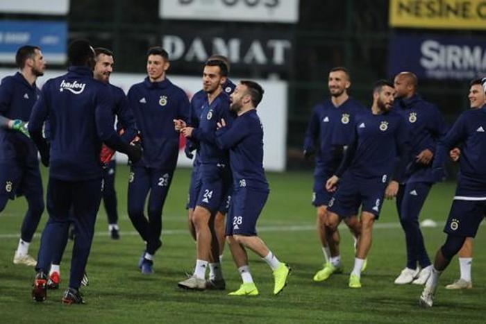Fenerbahçe, Ersun Yanalla ilk antrenmanına çıktı