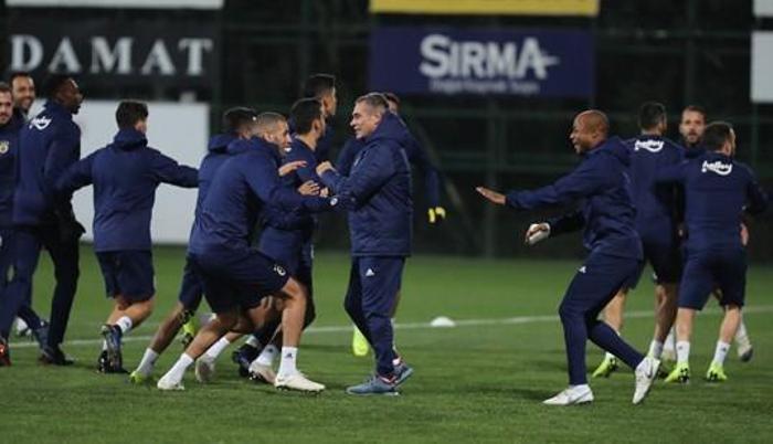 Fenerbahçe, Ersun Yanalla ilk antrenmanına çıktı