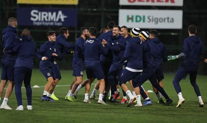 Fenerbahçe, Ersun Yanalla ilk antrenmanına çıktı