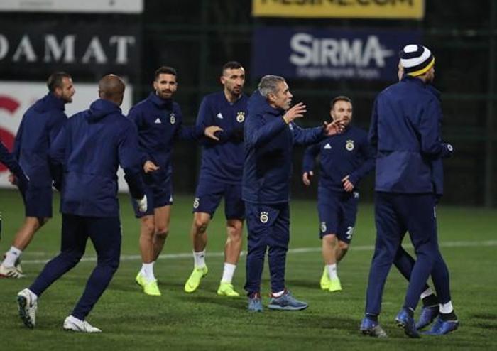 Fenerbahçe, Ersun Yanalla ilk antrenmanına çıktı