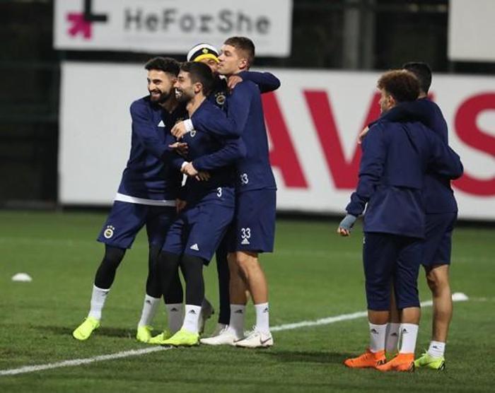 Fenerbahçe, Ersun Yanalla ilk antrenmanına çıktı