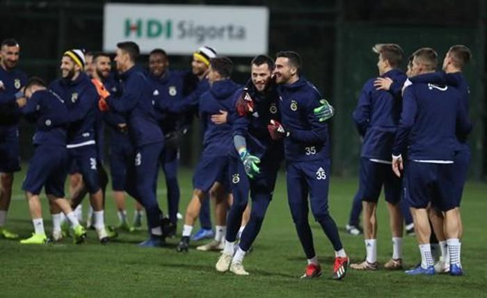 Fenerbahçe, Ersun Yanalla ilk antrenmanına çıktı