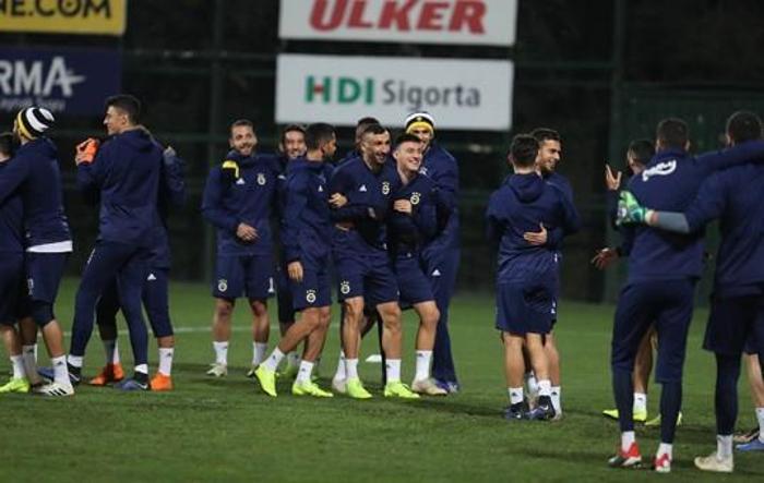 Fenerbahçe, Ersun Yanalla ilk antrenmanına çıktı