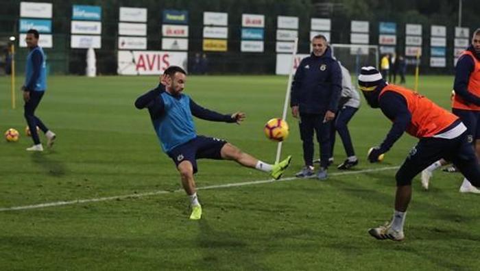Fenerbahçe, Ersun Yanalla ilk antrenmanına çıktı