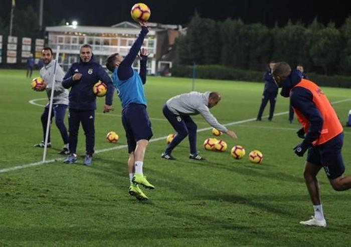 Fenerbahçe, Ersun Yanalla ilk antrenmanına çıktı