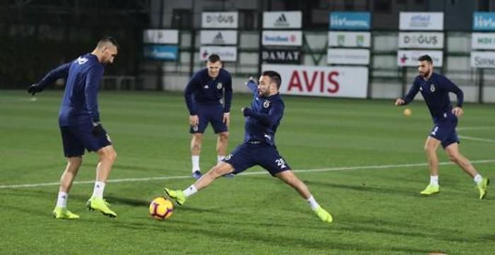 Fenerbahçe, Ersun Yanalla ilk antrenmanına çıktı