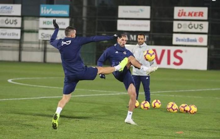 Fenerbahçe, Ersun Yanalla ilk antrenmanına çıktı