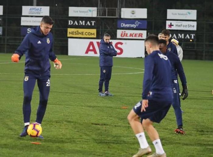 Fenerbahçe, Ersun Yanalla ilk antrenmanına çıktı