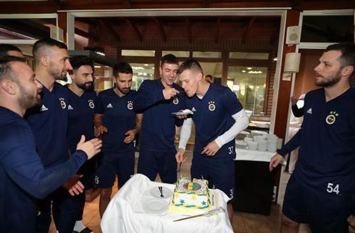 Fenerbahçe, Ersun Yanalla ilk antrenmanına çıktı
