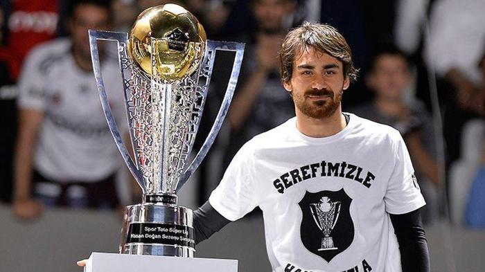 Harika bir kariyerin var. Türkiyede ve Avusturyada ikişer şampiyonluk yaşadın. Beşiktaşta kaptanlığa yükseldin. UEFA Avrupa Liginde ve Avusturya Milli Takımında oynadın. Kariyerindeki en önemli başarı sence hangisiydi