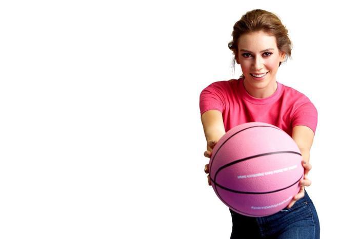Anadolu Efes - CSKA Moskova maçında hava atışı Sinem Kobaldan