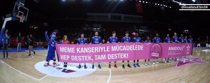Anadolu Efes - CSKA Moskova maçında hava atışı Sinem Kobaldan