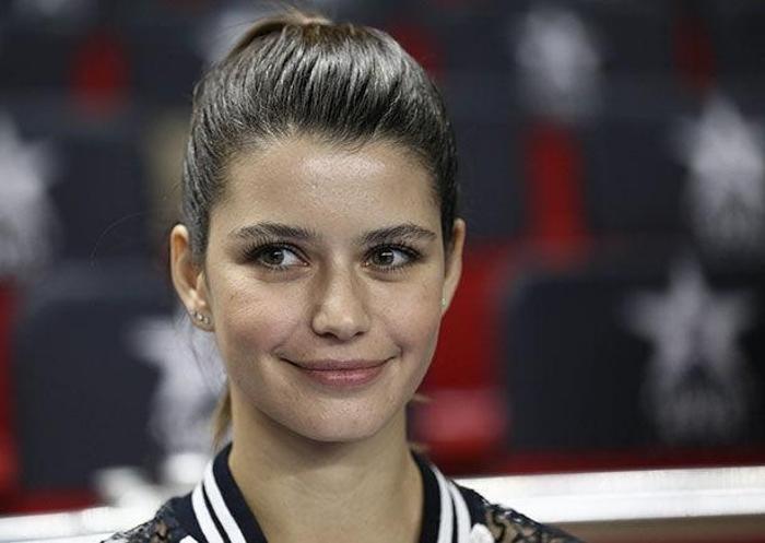 Anadolu Efes - CSKA Moskova maçında hava atışı Sinem Kobaldan