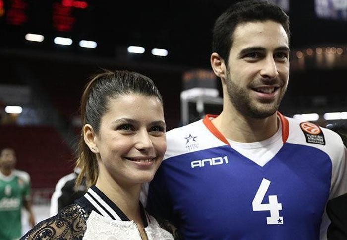Anadolu Efes - CSKA Moskova maçında hava atışı Sinem Kobaldan