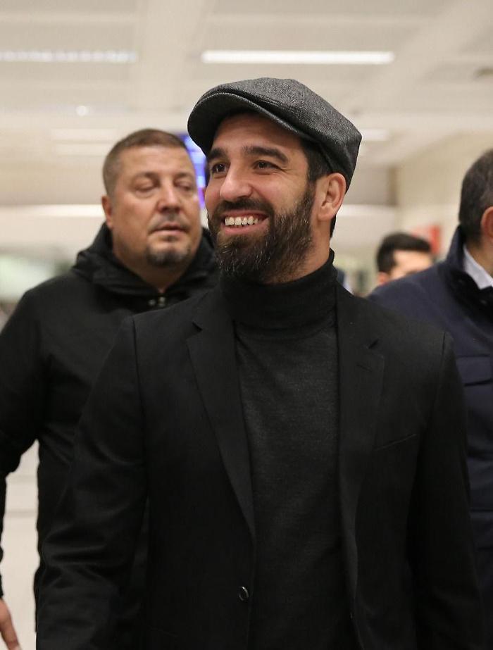 Arda Turanın gelişi sırasında şok olay