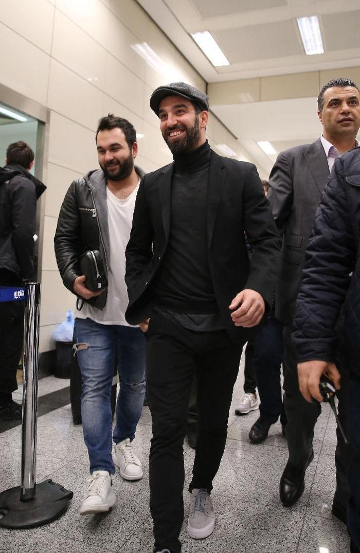 Arda Turanın gelişi sırasında şok olay