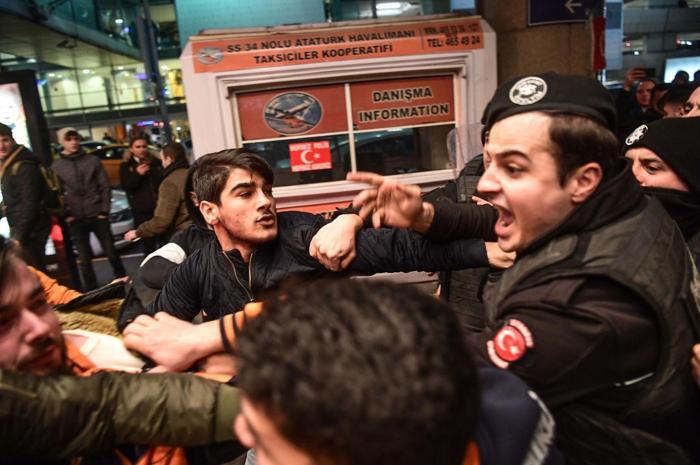 Arda Turanın gelişi sırasında şok olay