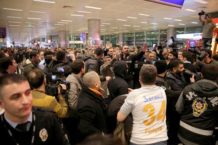 Arda Turanın gelişi sırasında şok olay