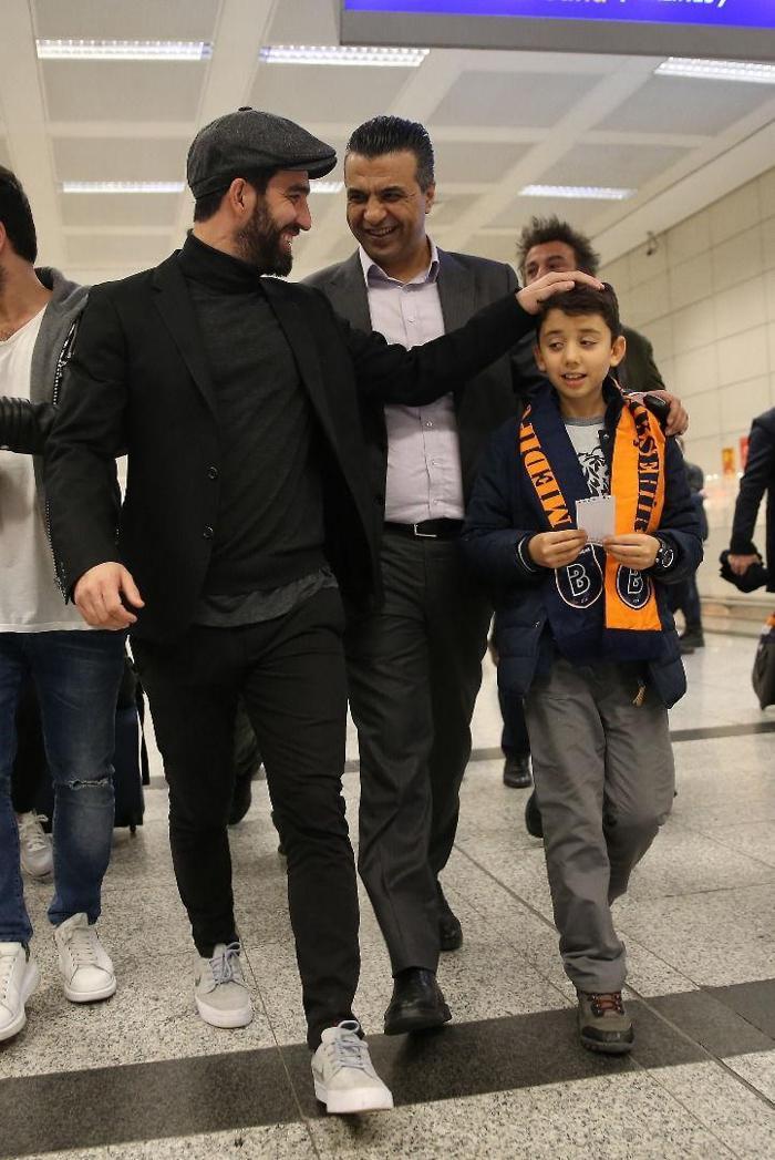 Arda Turanın gelişi sırasında şok olay
