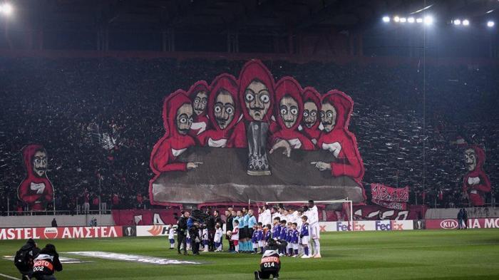 Olympiacos taraftarlarından La Casa De Papel koreografisi