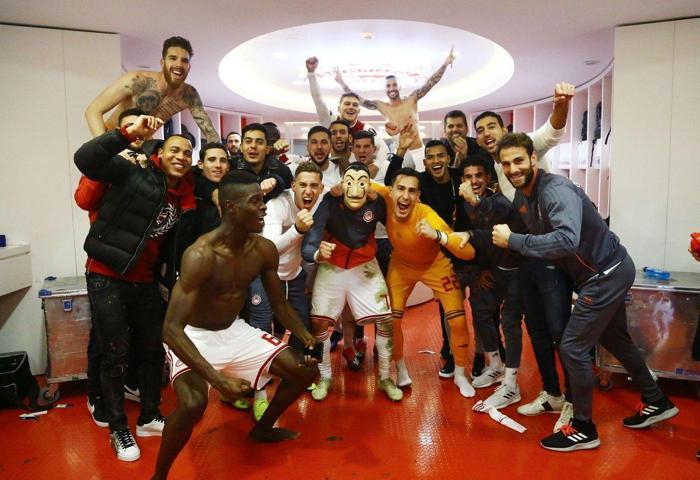 Olympiacos taraftarlarından La Casa De Papel koreografisi