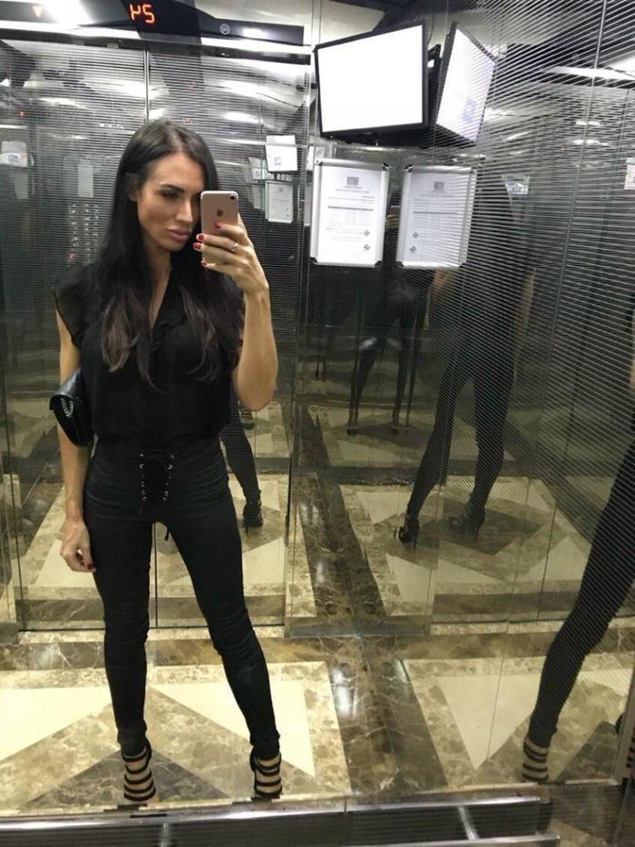 Ryan Giggs uğruna eşini boşadığı Kate Grevillei şirketinde işe aldı