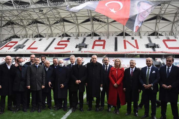 Alsancak Mustafa Denizli Stadının açılışını Cumhurbaşkanı Erdoğan yaptı