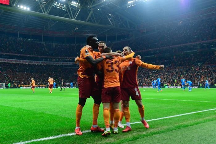 Son dakika: Galatasarayın Marsilya zaferi Fransız basınının gündeminde Cehennemde bir akşam