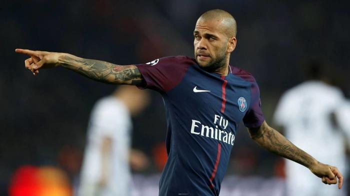 Dani Alves (Sağ bek)