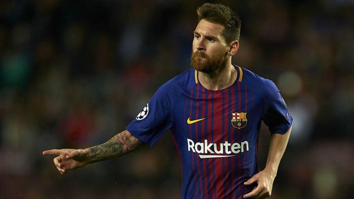 Lionel Messi (Sağ forvet)