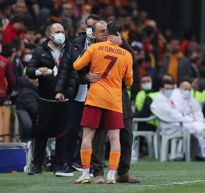 Fanatik yazarları Galatasaray - Marsilya maçını değerlendirdi