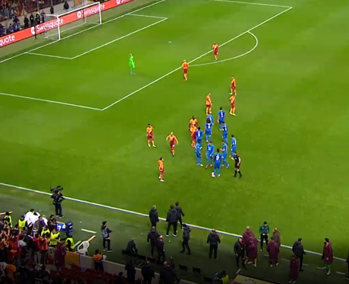 Galatasaray-Marsilya maçında olay Gueye, Cicaldauyu çıldırttı