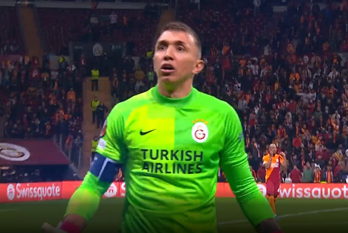 Galatasaray-Marsilya maçında olay Gueye, Cicaldauyu çıldırttı