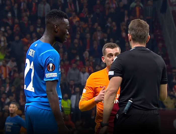 Galatasaray-Marsilya maçında olay Gueye, Cicaldauyu çıldırttı