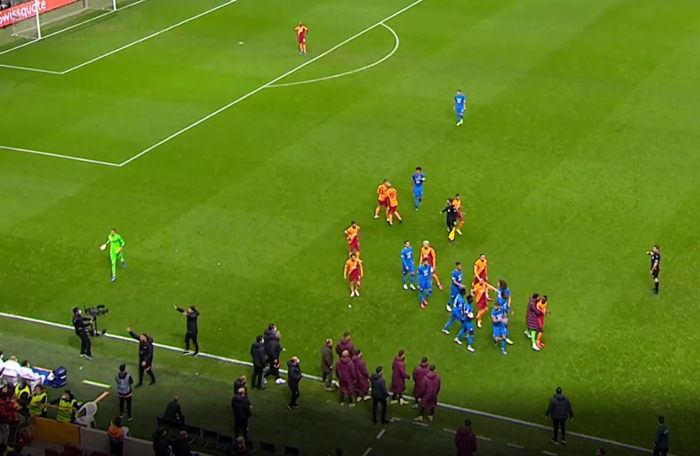 Galatasaray-Marsilya maçında olay Gueye, Cicaldauyu çıldırttı