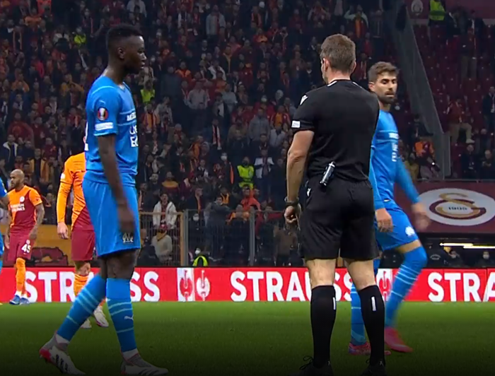 Galatasaray-Marsilya maçında olay Gueye, Cicaldauyu çıldırttı