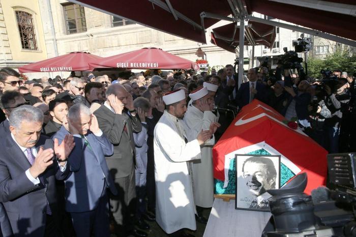 Münir Özkul son yolculuğuna uğurlandı