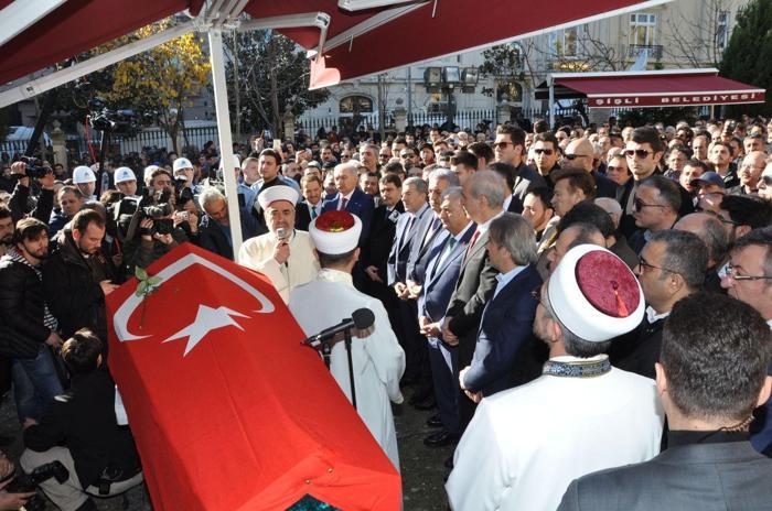 Münir Özkul son yolculuğuna uğurlandı