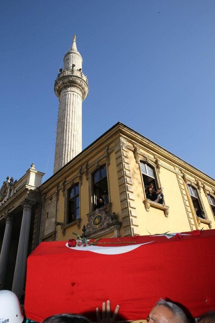 Münir Özkul son yolculuğuna uğurlandı