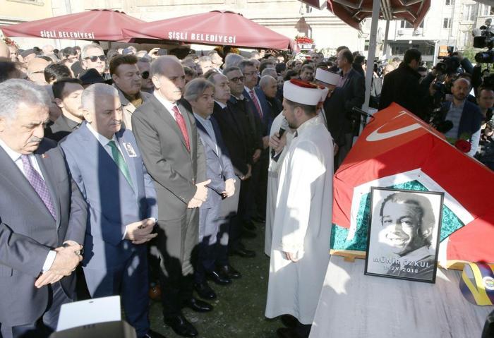 Münir Özkul son yolculuğuna uğurlandı